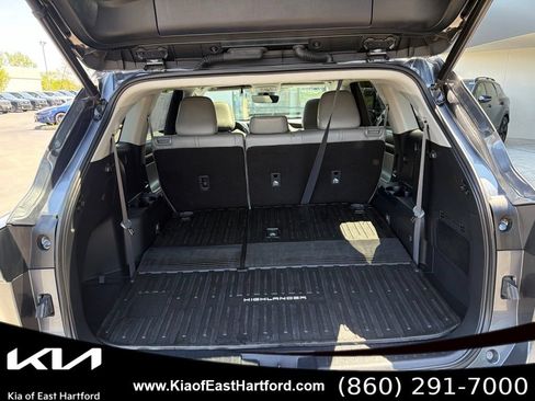 Used 2023 Toyota Highlander XLE AWD/4WD image 16
