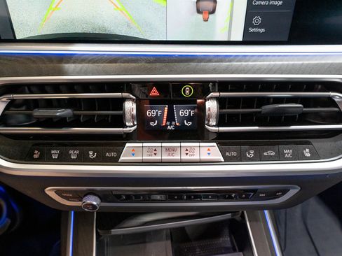 Used 2022 BMW X7 xDrive40i w/ Premium Package image 24