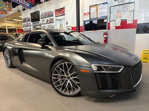 Used 2017 Audi R8 V10 plus image 1