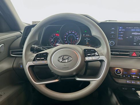 Used 2023 Hyundai Elantra SEL image 18