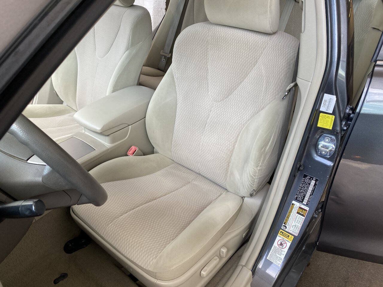 Used 2011 Toyota Camry LE FWD image 28