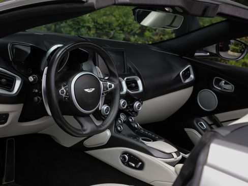 Used 2023 Aston Martin V8 Vantage Roadster RWD image 16