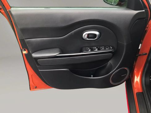 Used 2018 Kia Soul ! w/ Tech Package FWD image 12