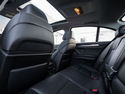 Used 2013 BMW 550i xDrive Sedan image 30