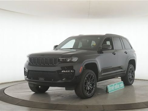 Used 2025 Jeep Grand Cherokee Summit image 10