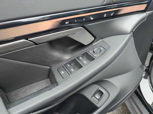 Used 2024 BMW i5 eDrive40i w/ M Sport Package image 25