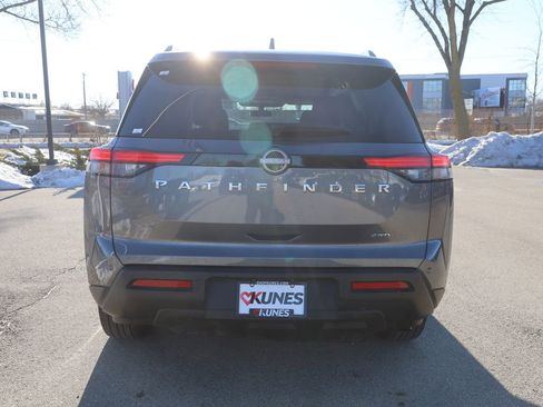 Used 2025 Nissan Pathfinder SV image 9