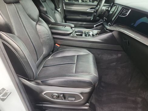 Used 2022 Jeep Wagoneer Series III w/ Flexible Seating Group image 17