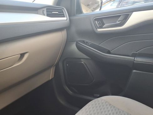 Used 2022 Ford Escape SE w/ Cold Weather Package image 17