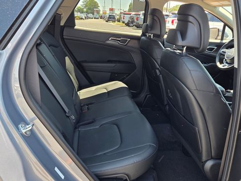 Used 2025 Kia Sportage EX FWD image 15