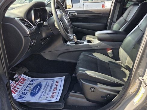 Used 2019 Jeep Grand Cherokee Altitude image 5