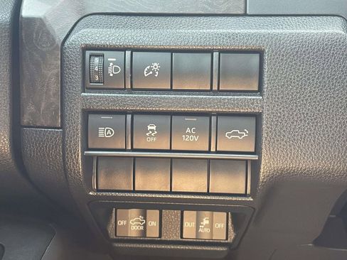 Used 2024 Toyota Tacoma Limited w/ Limited Package (LT) AWD/4WD image 21
