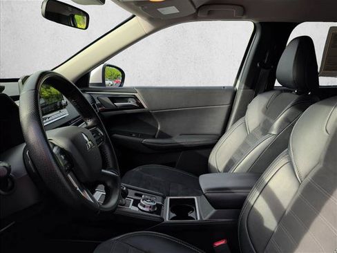 Used 2024 Mitsubishi Outlander 4WD Plug-In Hybrid image 10