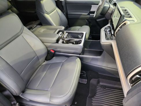 New 2026 Ford Expedition Active image 14