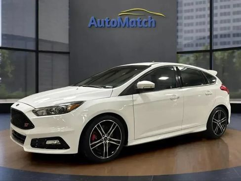 Used 2017 Ford Focus ST w/ Equipment Group 402A FWD image 5