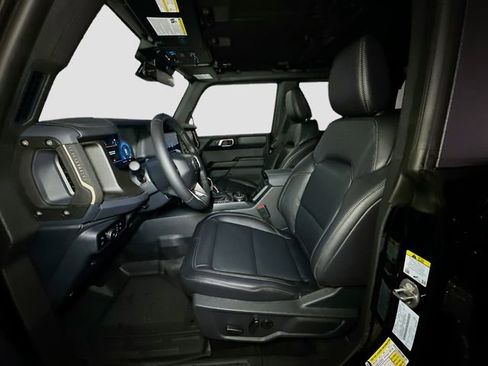 New 2025 Ford Bronco Badlands image 9