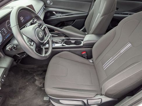 Used 2025 Hyundai Elantra SEL image 11