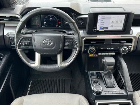 Certified 2025 Toyota Tacoma SR5 AWD/4WD image 15