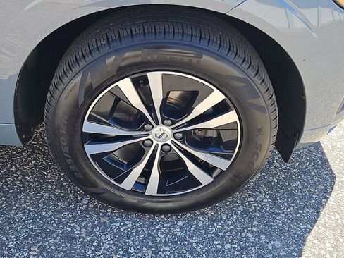 Used 2023 Volvo XC60 B5 Core image 10