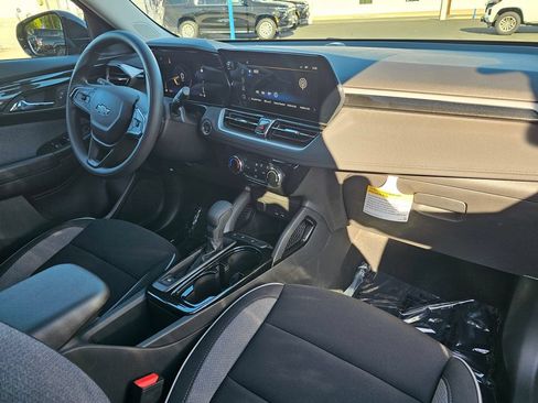 New 2026 Chevrolet TrailBlazer LT w/ Midnight Edition FWD image 8