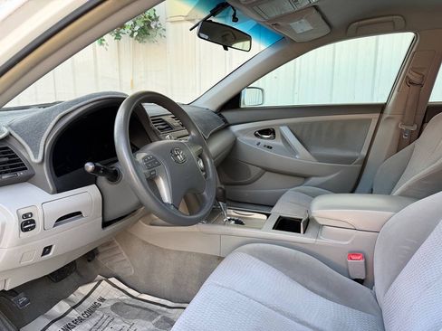 Used 2010 Toyota Camry LE FWD image 10
