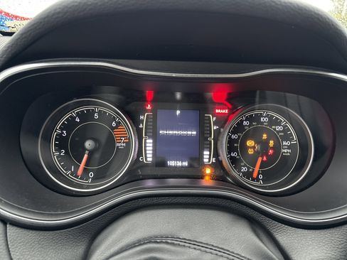 Used 2019 Jeep Cherokee Latitude w/ Popular Appearance Group image 25