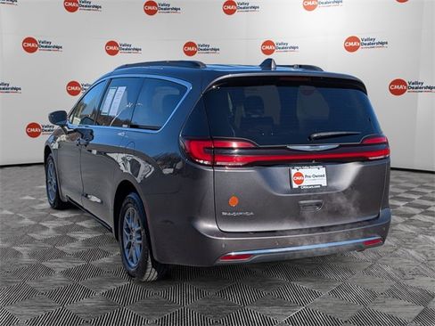 Used 2021 Chrysler Pacifica Touring image 7