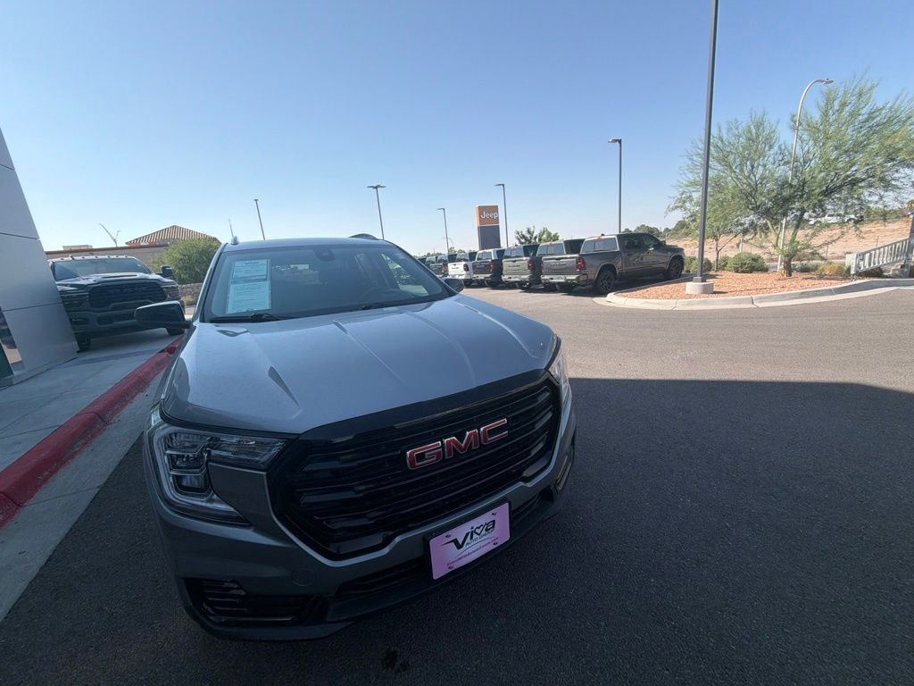 Used 2023 GMC Terrain SLE w/ Elevation Edition FWD image 3