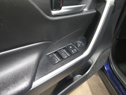 Used 2025 Toyota RAV4 XLE AWD/4WD image 17