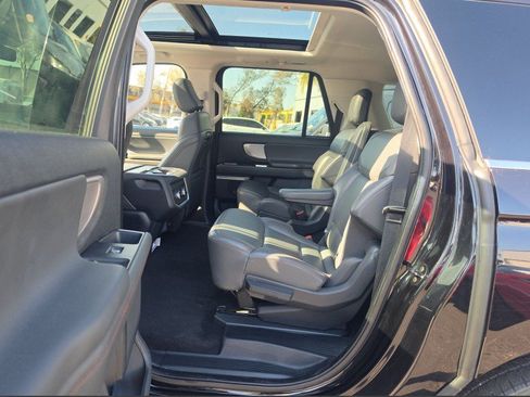 Used 2025 Ford Expedition Max Active RWD image 4