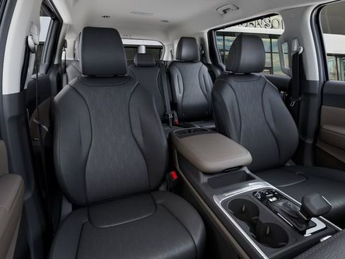 New 2026 Kia Carnival EX image 16