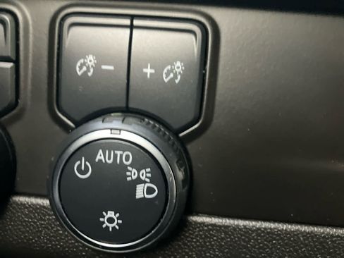 Used 2021 Chevrolet Tahoe Z71 image 16