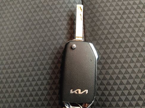 Used 2022 Kia Soul LX image 32