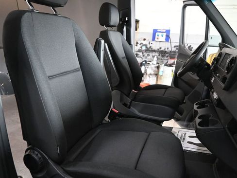 Used 2024 Mercedes-Benz Sprinter 2500 w/ Acoustic Package image 28