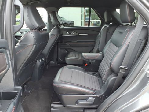 Used 2025 Ford Explorer ST-Line AWD/4WD image 15