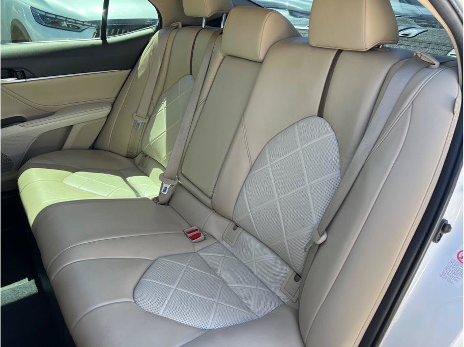 Used 2018 Toyota Camry XLE w/ Audio Package FWD image 9