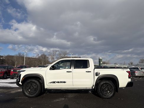 Used 2024 Nissan Frontier SV w/ Hardbody Edition image 8