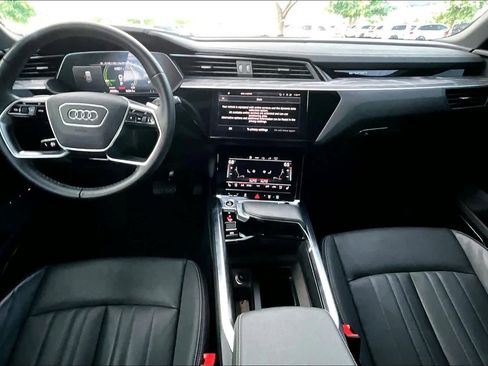 Used 2023 Audi e-tron Premium Plus w/ Premium Plus Package AWD/4WD image 19