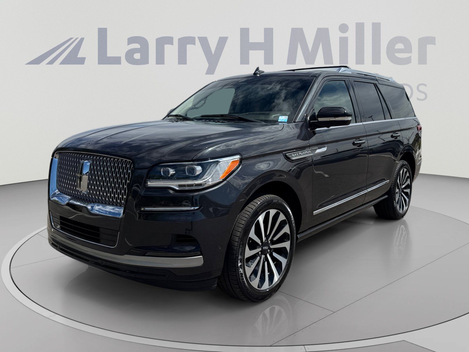 Used 2023 Lincoln Navigator Reserve RWD image 1