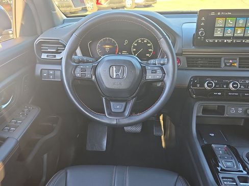 Used 2024 Honda Pilot TrailSport image 13