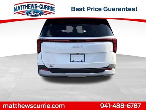 Used 2025 Kia Carnival FWD image 5