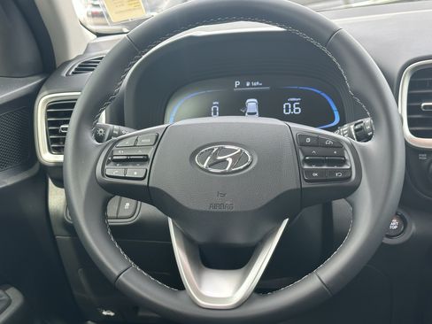 Used 2025 Hyundai Venue SEL FWD image 23