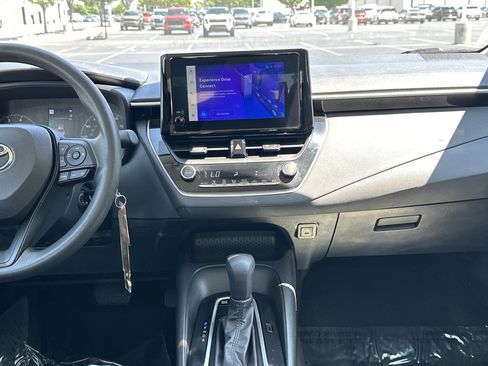 Used 2025 Toyota Corolla LE FWD image 30