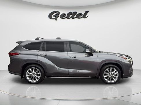 Used 2021 Toyota Highlander Limited AWD/4WD image 4