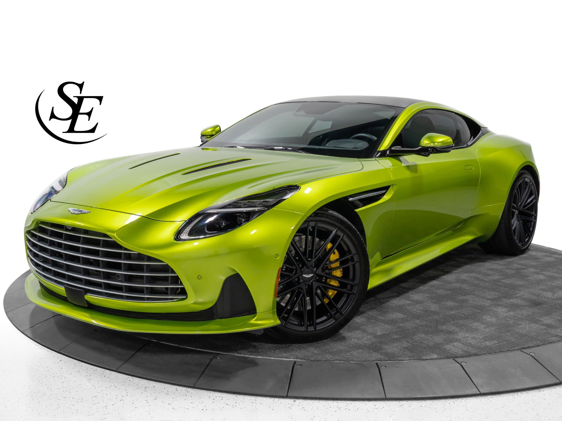 Used 2024 Aston Martin DB12 Coupe RWD image 1
