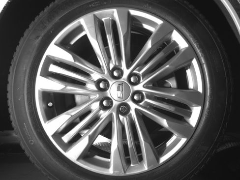 Used 2017 Cadillac XT5 Premium Luxury w/ LPO, Wheel Lock Package AWD/4WD image 9