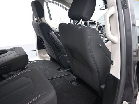 Used 2023 Chrysler Voyager LX FWD image 17