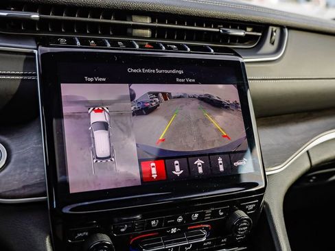 Certified 2024 Jeep Grand Cherokee L Limited w/ Luxury Tech Group II image 30