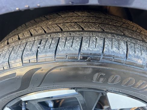 Certified 2025 Kia Carnival EX image 44