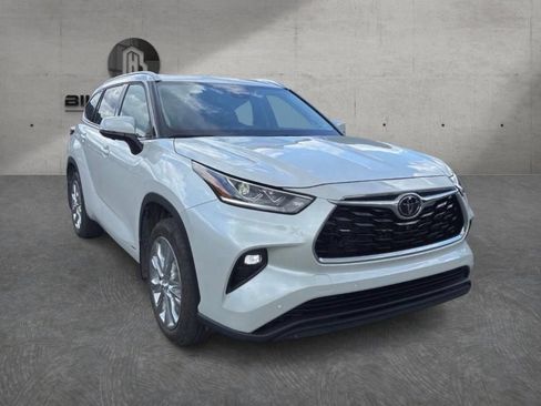 Used 2026 Toyota Highlander Limited AWD/4WD image 7